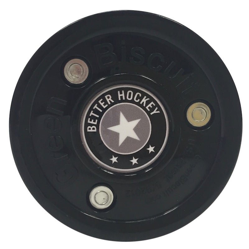 Green Biscuit Better Hockey puck, designed for off-ice klubbteknik hockey practice, ensuring superior gliding on any surface.